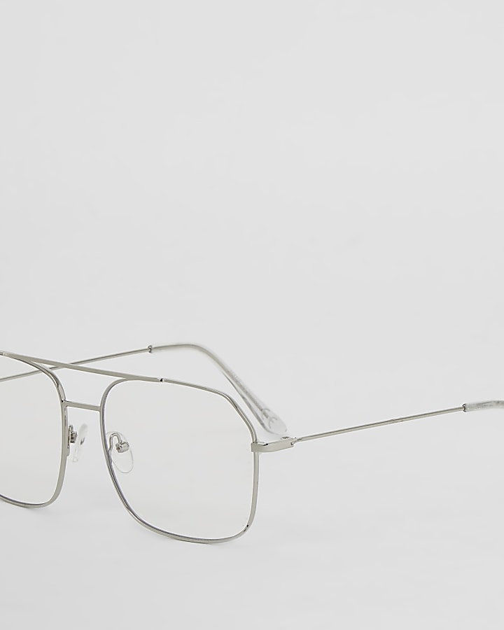Silver aviator frame glasses