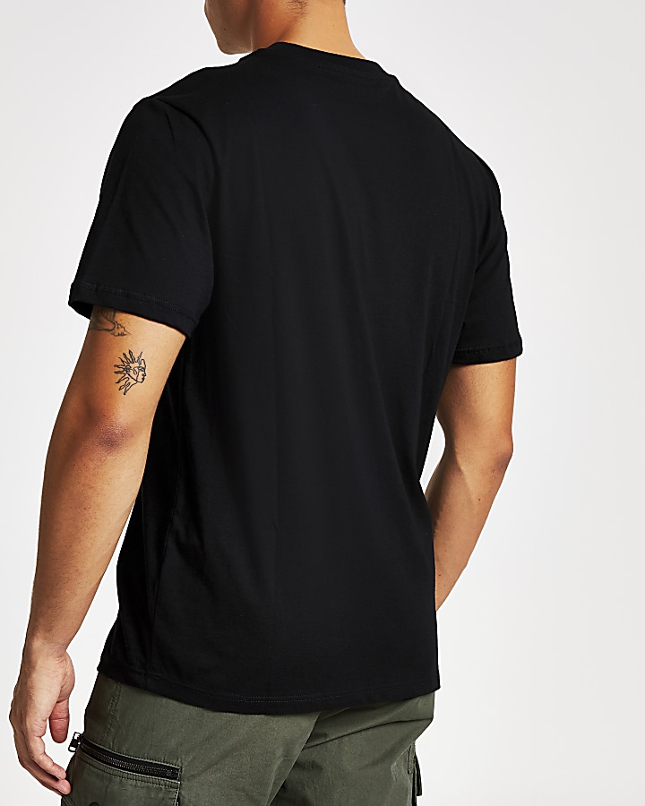 Black chest pocket short sleeve T-shirt