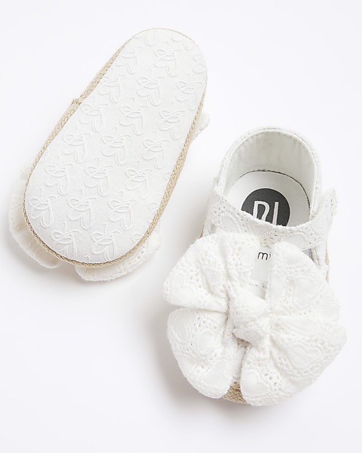 Baby girls white broderie bow sandals