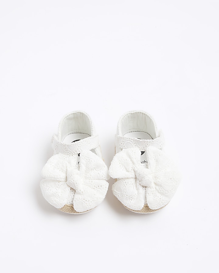 Baby girls white broderie bow sandals
