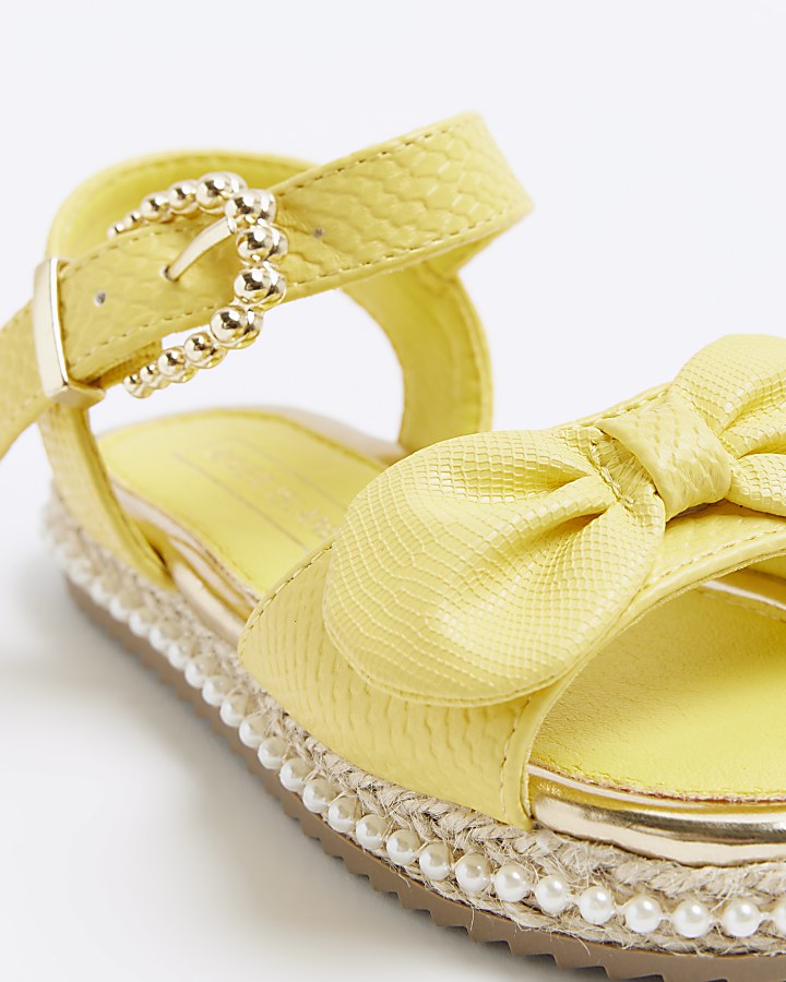 Mini Girls Yellow Pearl Embellished Sandals