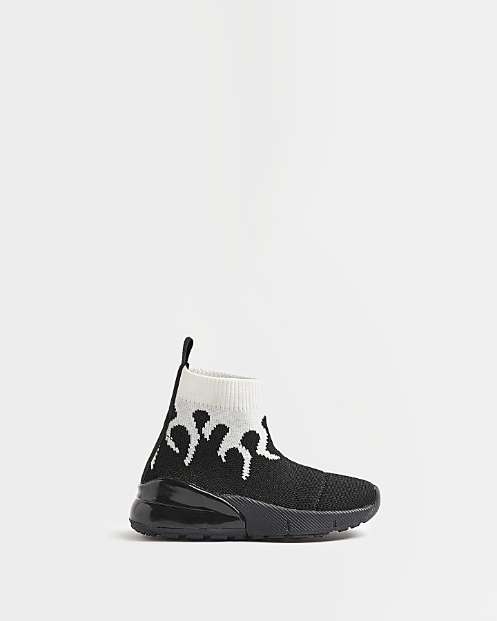 Boys best sale black trainers