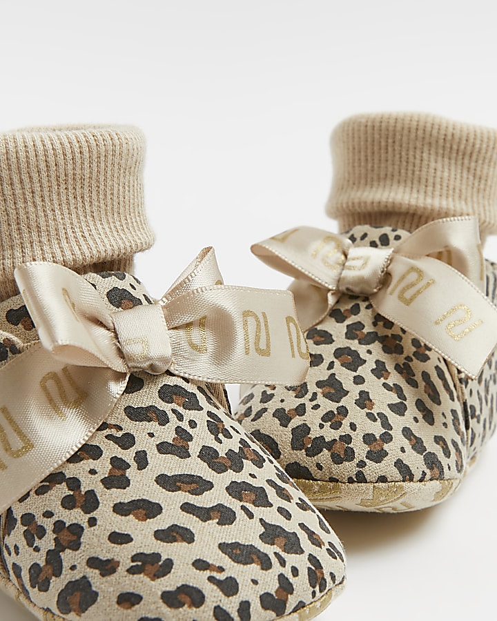 Baby girls brown leopard print booties