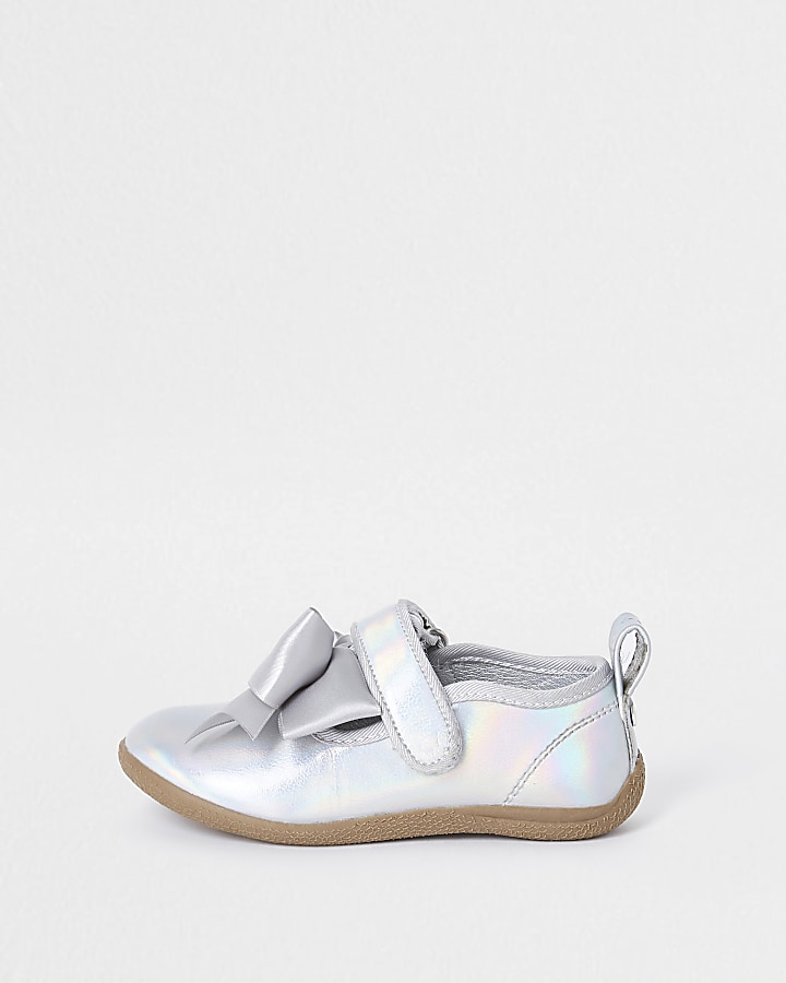 Mini girls silver tone metallic bow shoes