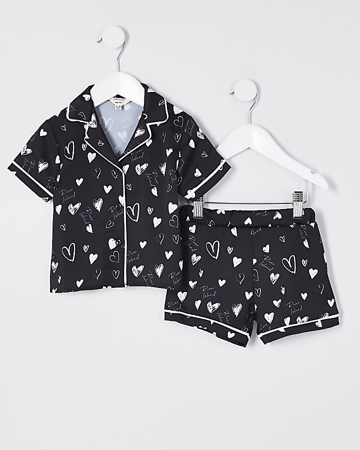 Mini girls black heart print satin pyjama set