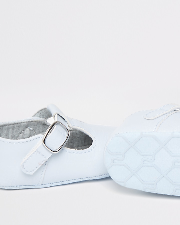 Baby blue buckle party shoes
