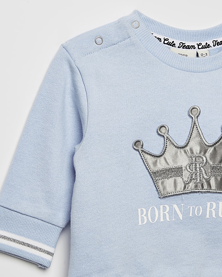 Baby blue 'Born To Rule' sweatshirt outfit
