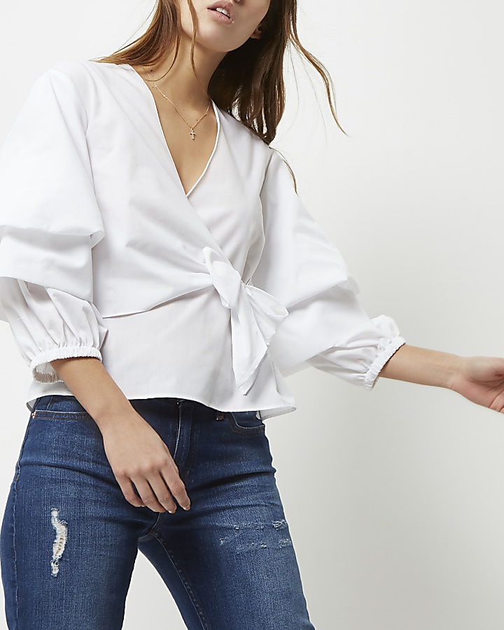 White tied puff sleeve blouse