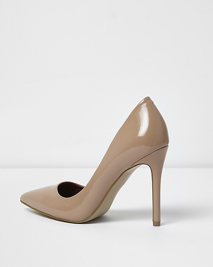 Light pink patent court shoes