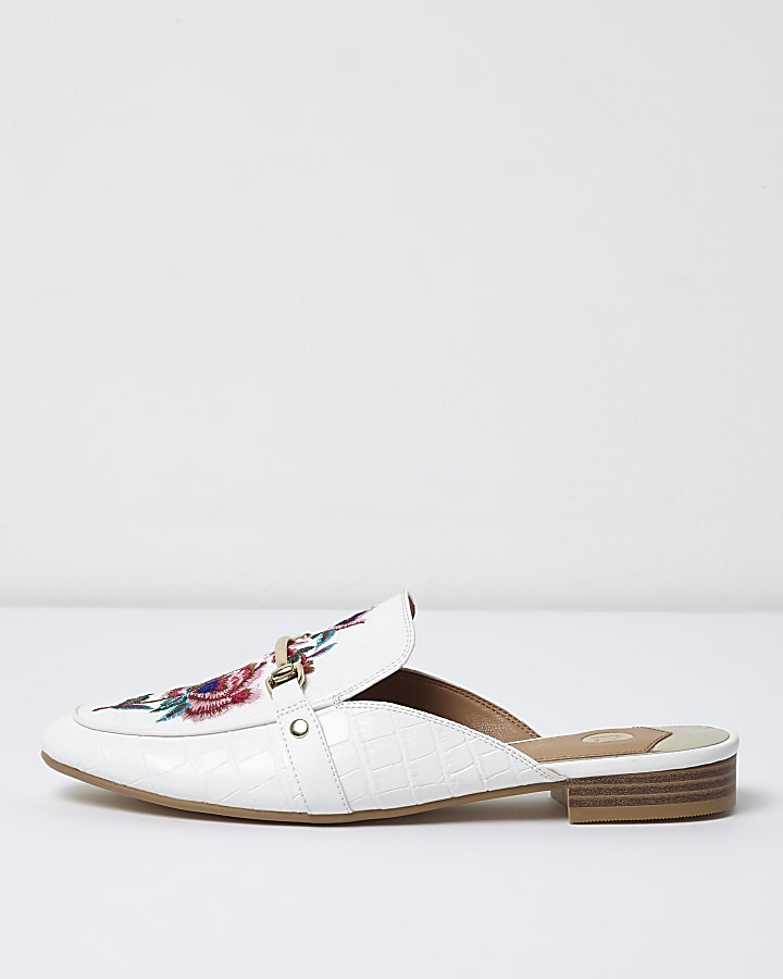 White embroidered snaffle backless loafers