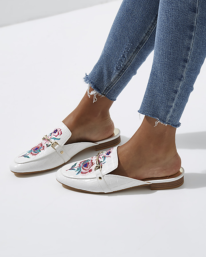 White embroidered snaffle backless loafers