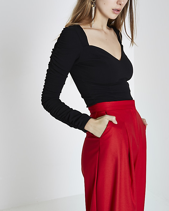 Black sweetheart ruched sleeve top