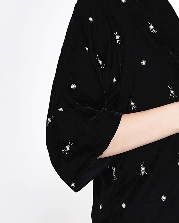 Black faux pearl embellished velvet kimono