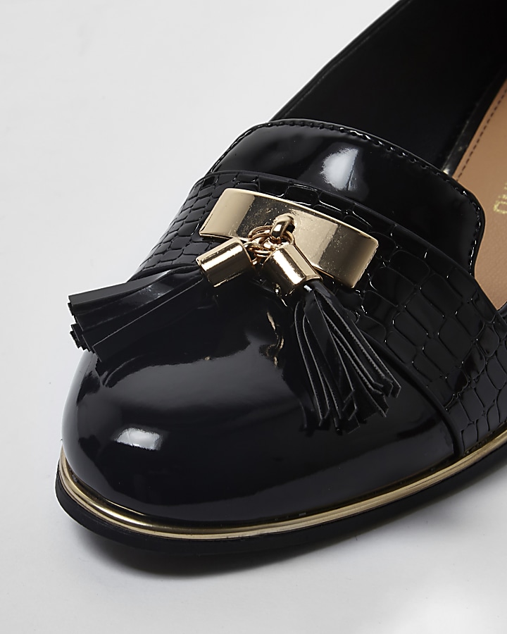 Black tassel patent loafers