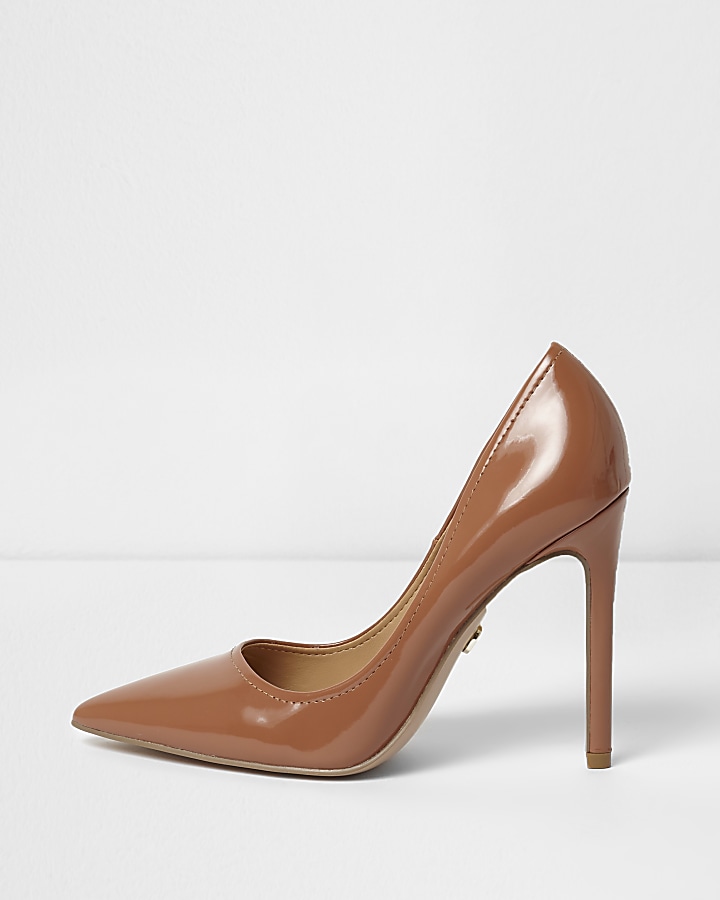 Tan patent pointed toe court shoes