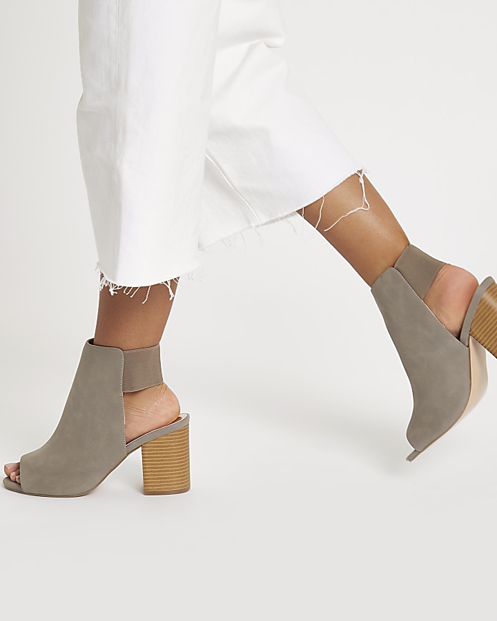Grey wide fit block heel shoe boots