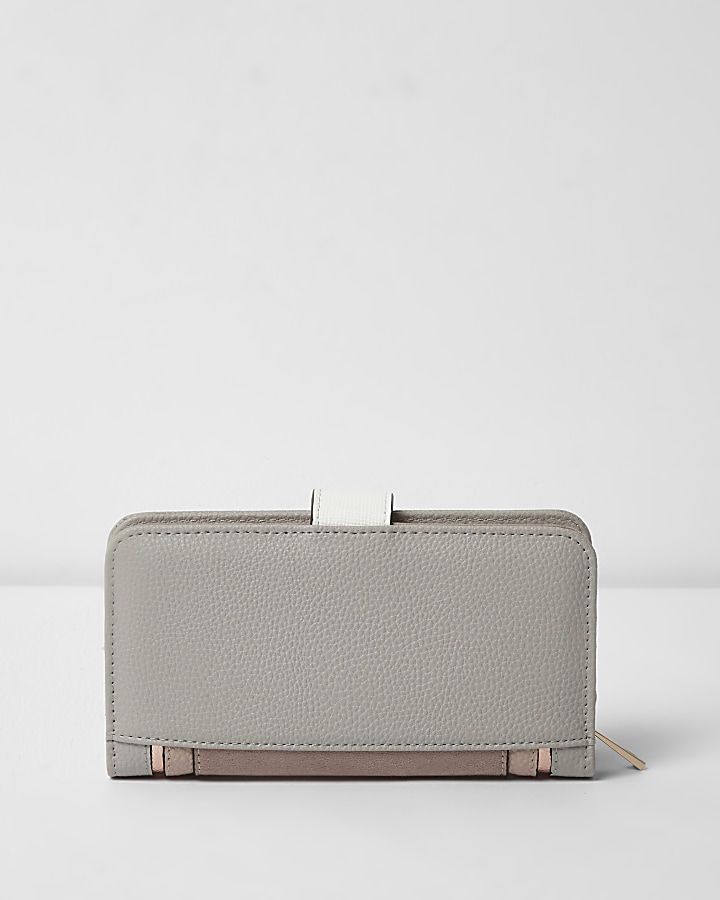 Grey metallic ring tassel zip around purse