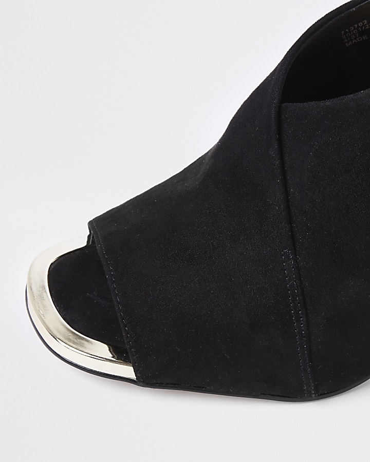 Black block heel shoe boots