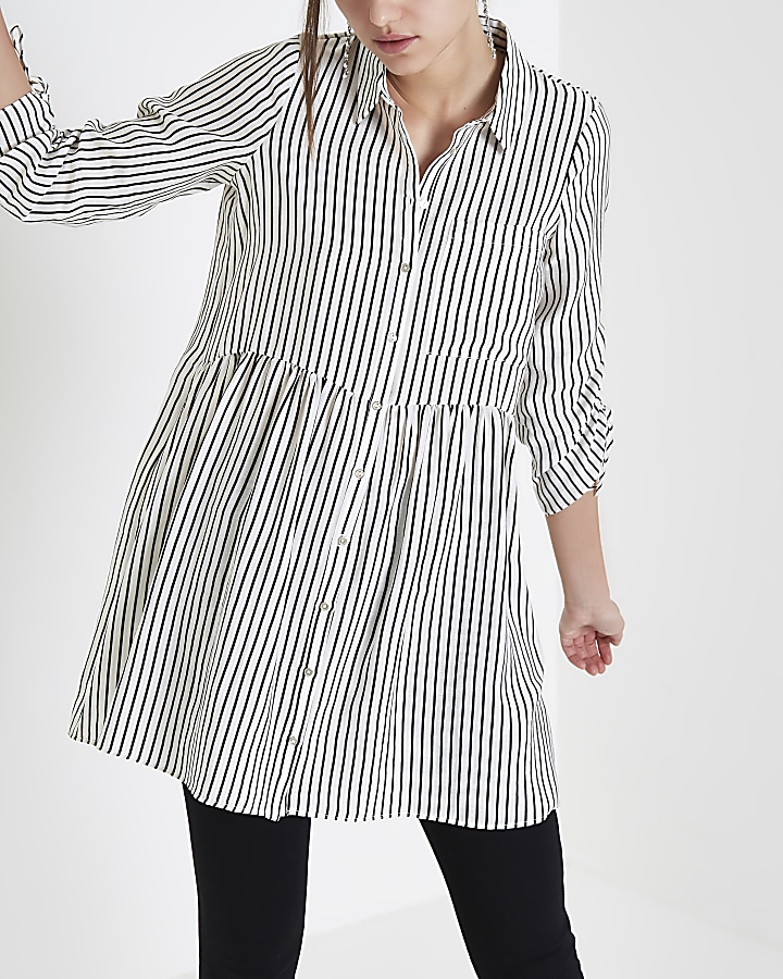 White stripe print ruched sleeve shirt dress