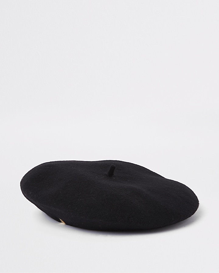 Black felt beret