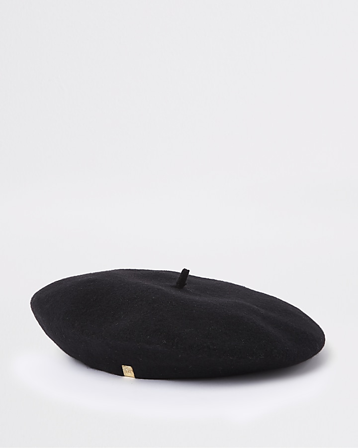 Black felt beret
