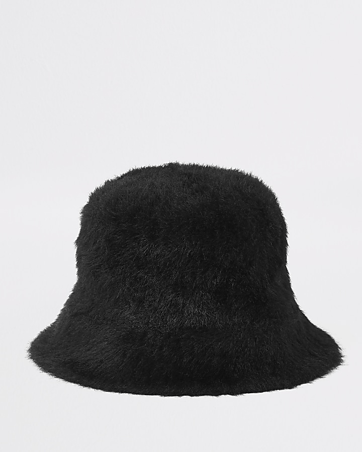 Black fluffy bucket hat