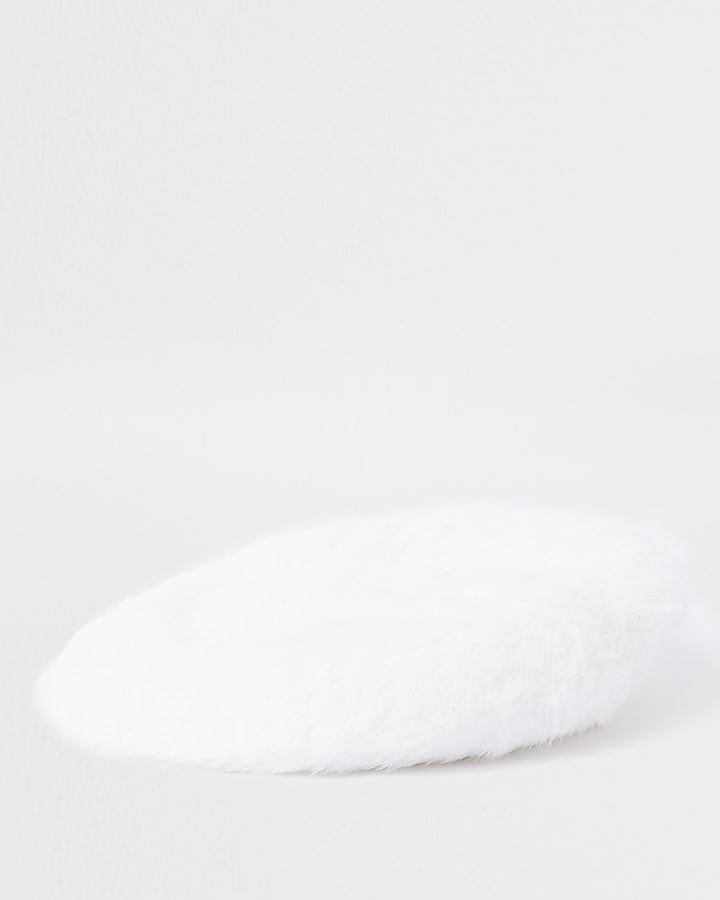 White fluffy beret
