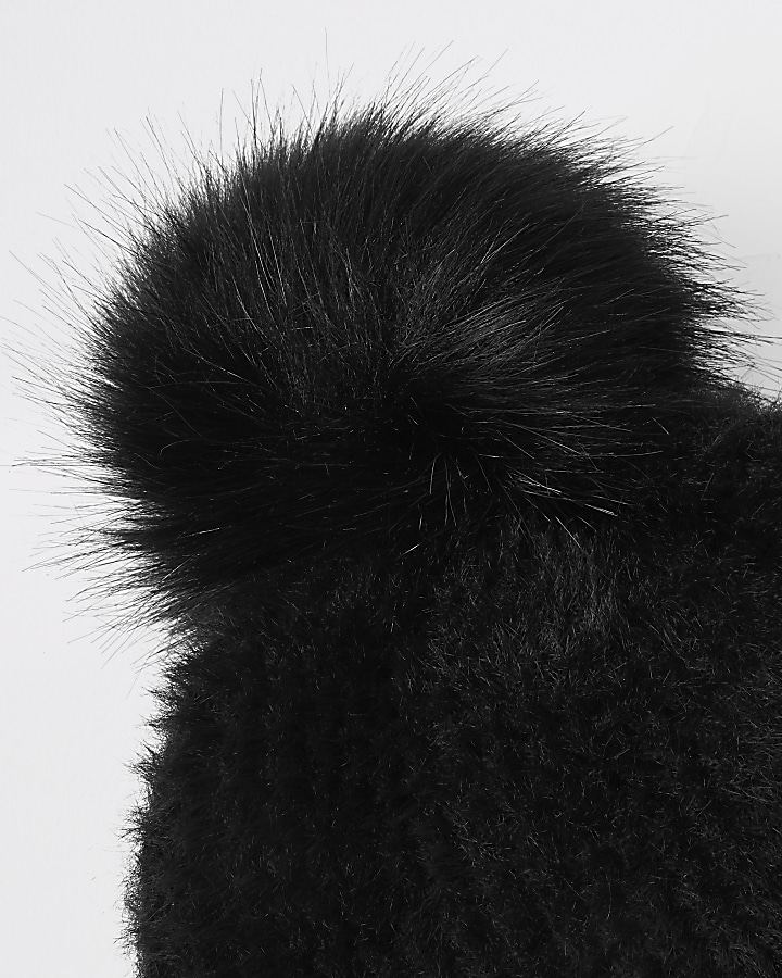 Black faux fur pom pom beanie