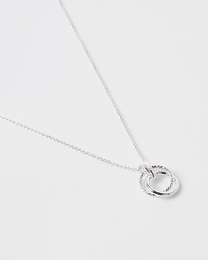 Silver tone interlink circle chain necklace