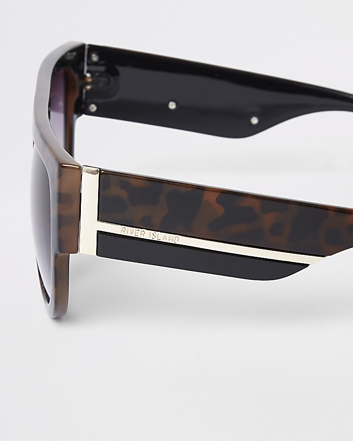 Brown tortoiseshell print visor sunglasses