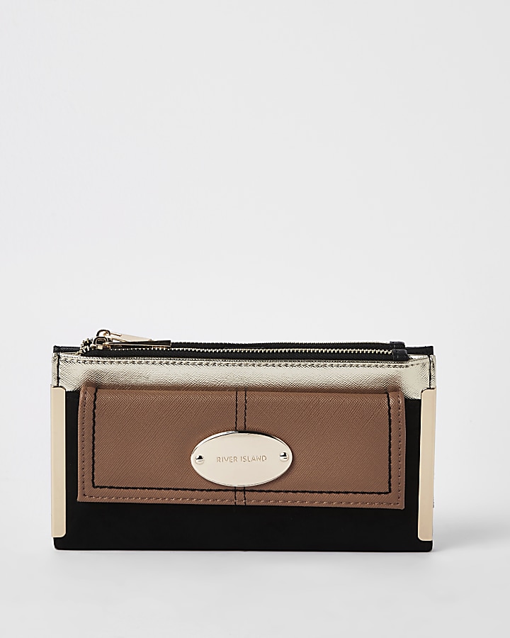 Black oval RI branding fold out purse