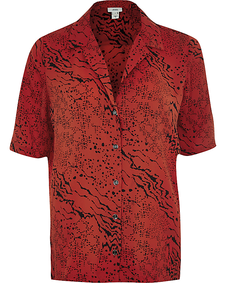 Red animal print short sleeve shirt