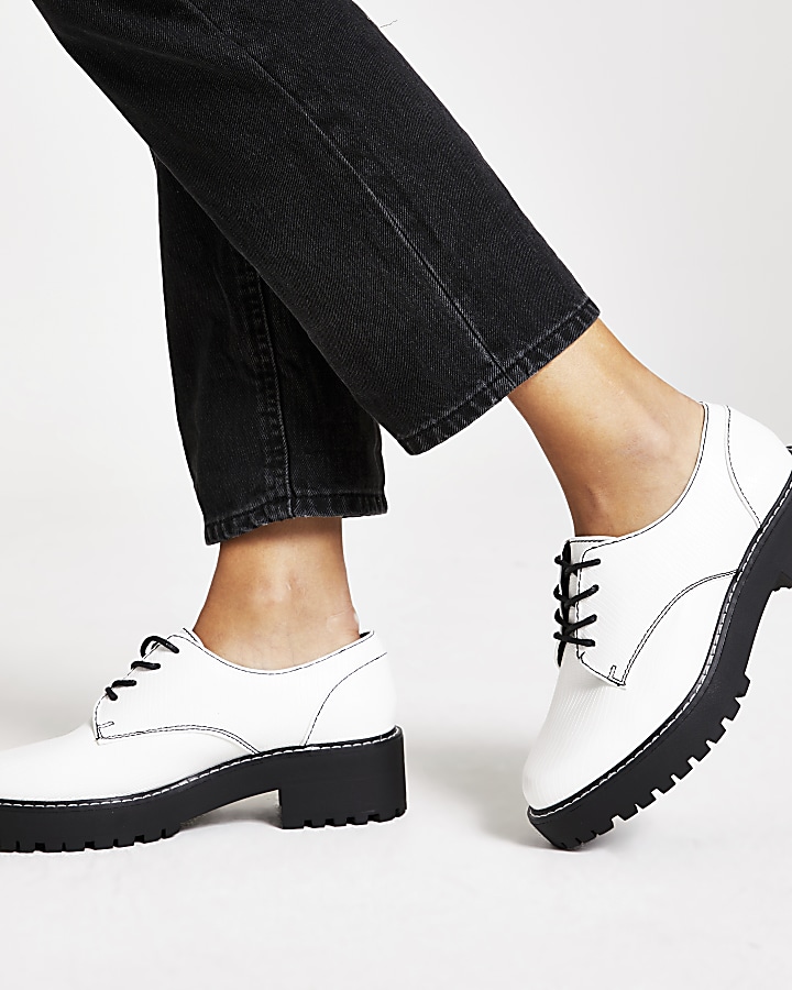 White lace up contrast stitch brogues