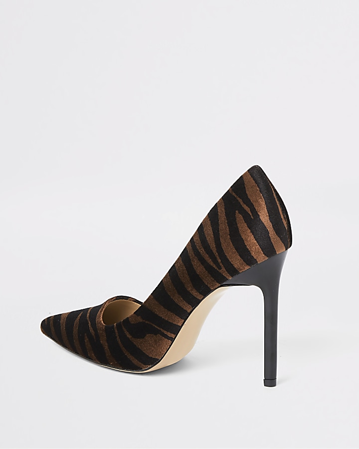 Brown tiger print court shoes