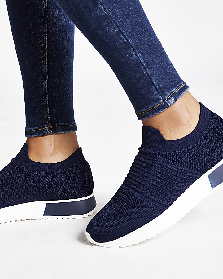 Navy knitted runner trainers