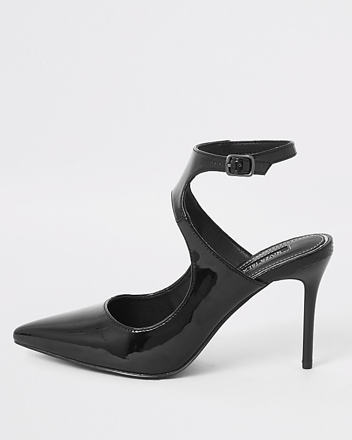 Black patent cut out pointed court shoe