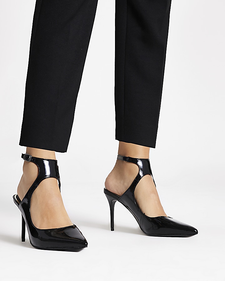 Black patent cut out pointed court shoe