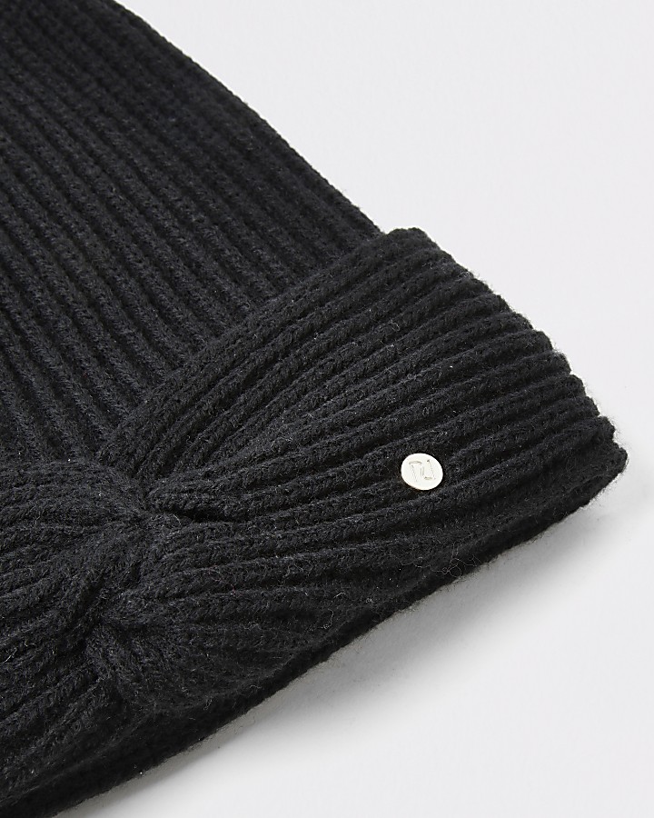 Black twisted front knitted beanie hat