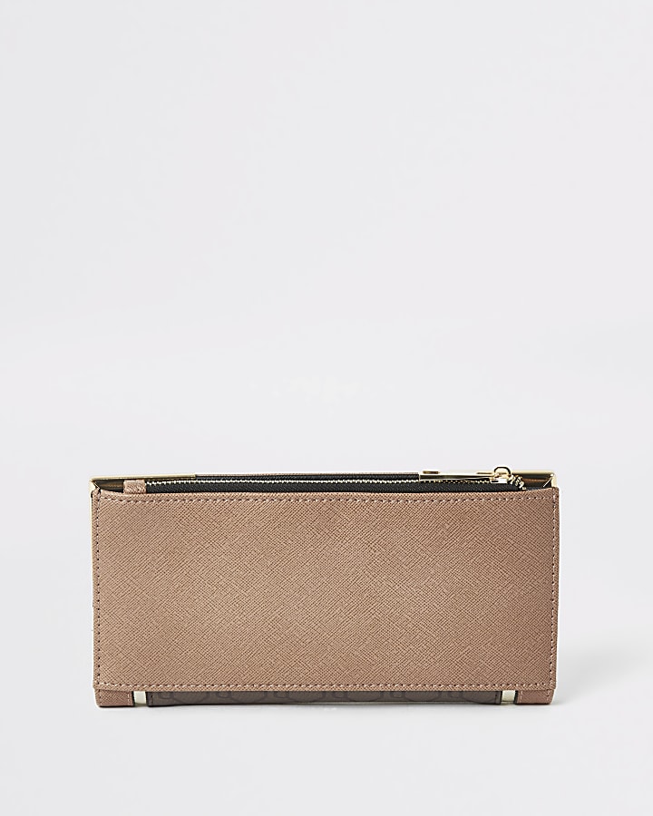 Brown RI monogram foldout metal corner purse