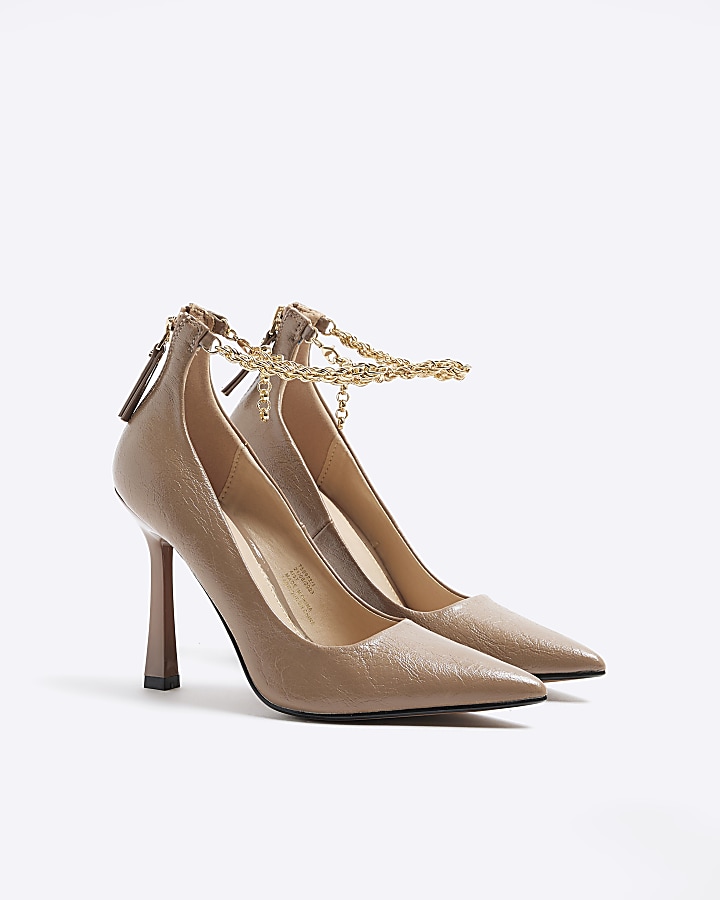 Beige chain strap heeled court shoes