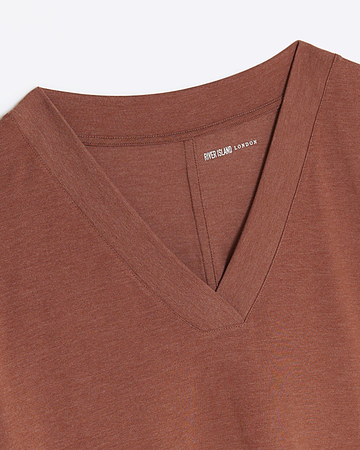 Brown v-neck t-shirt
