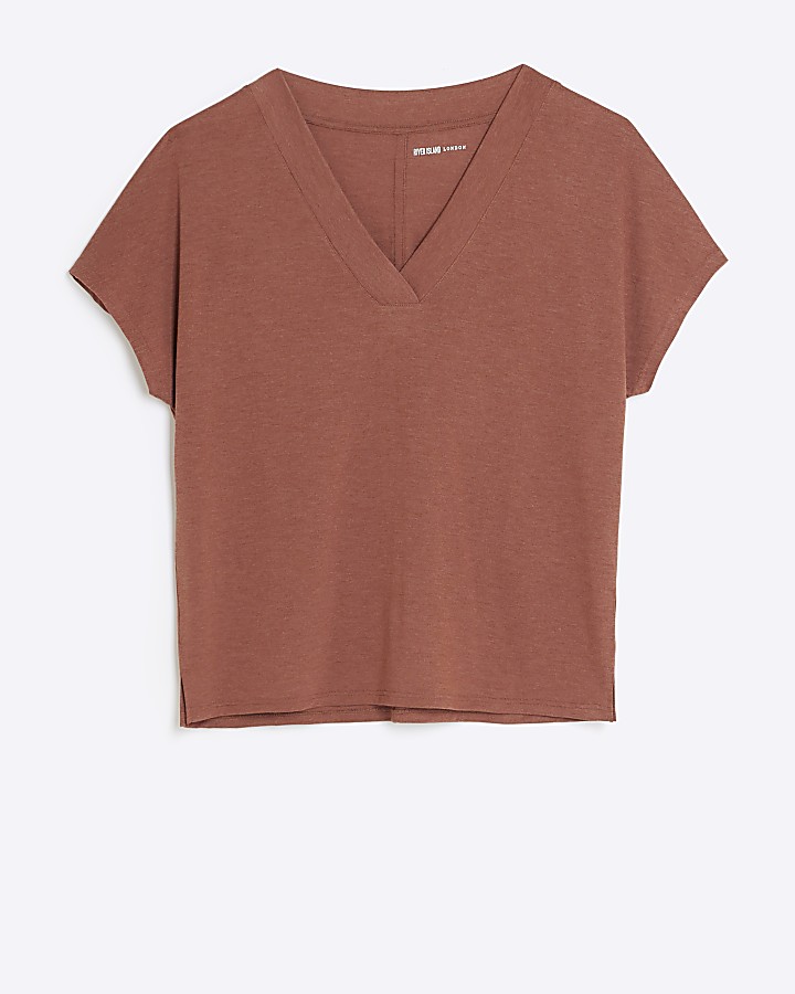 Brown v-neck t-shirt