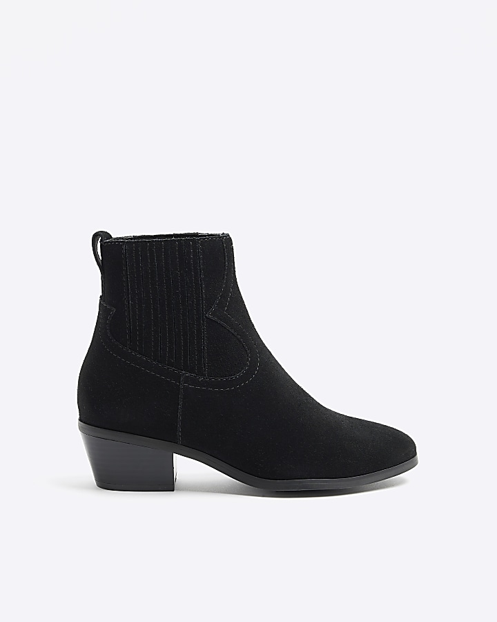 Black suede pull hot sale on ankle boots