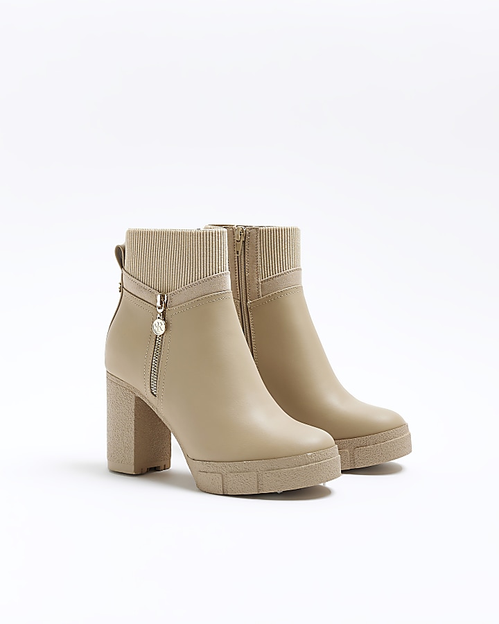 Cream wide fit side zip heeled ankle boots