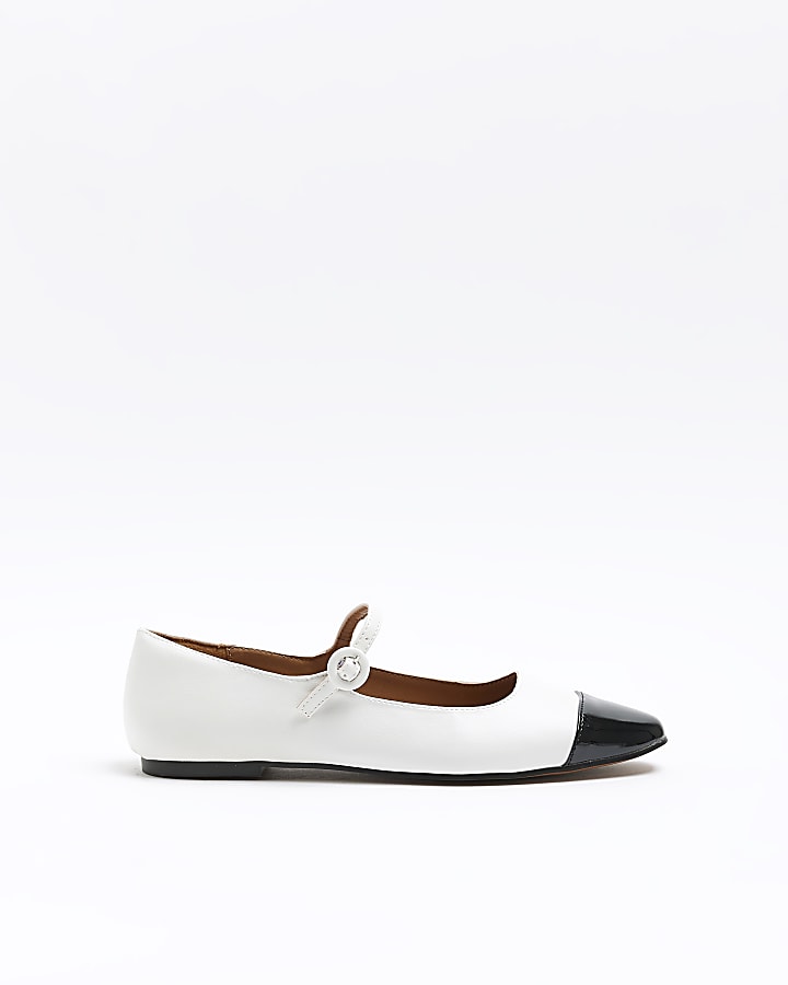 White flat ballet shoes | River Island