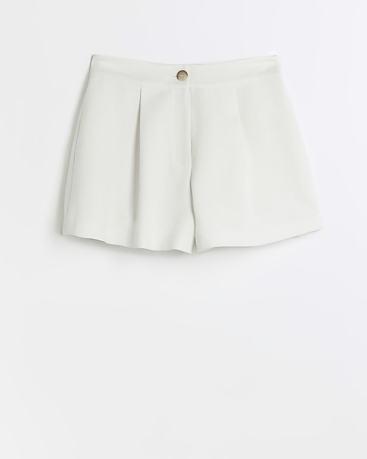 White button shorts with linen