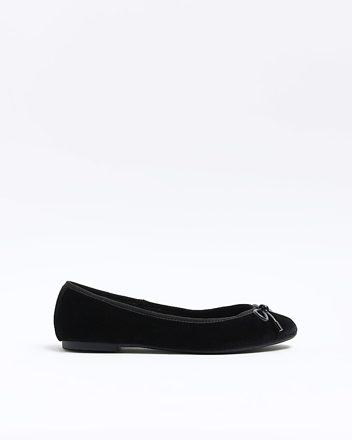 Black bow ballet shoes