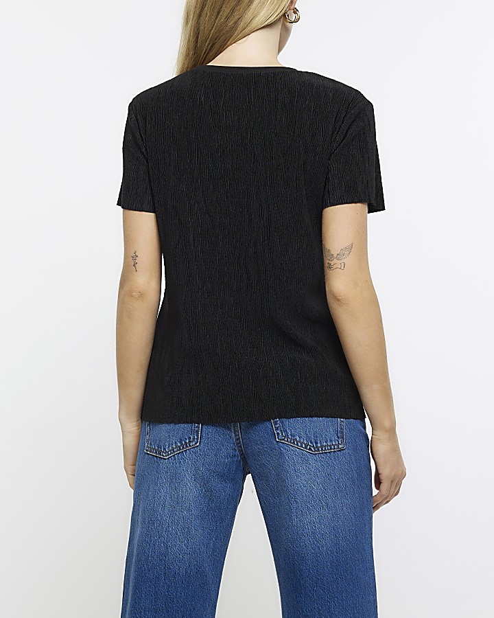 Black short sleeve plisse t-shirt