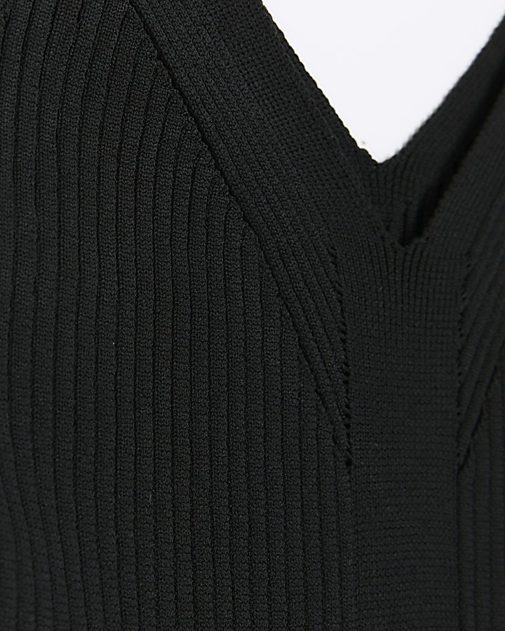 Black ribbed triangle vest