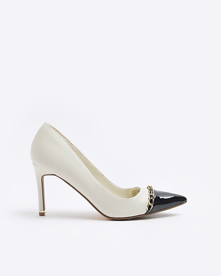 Cream wide fit chain heeled court shoes